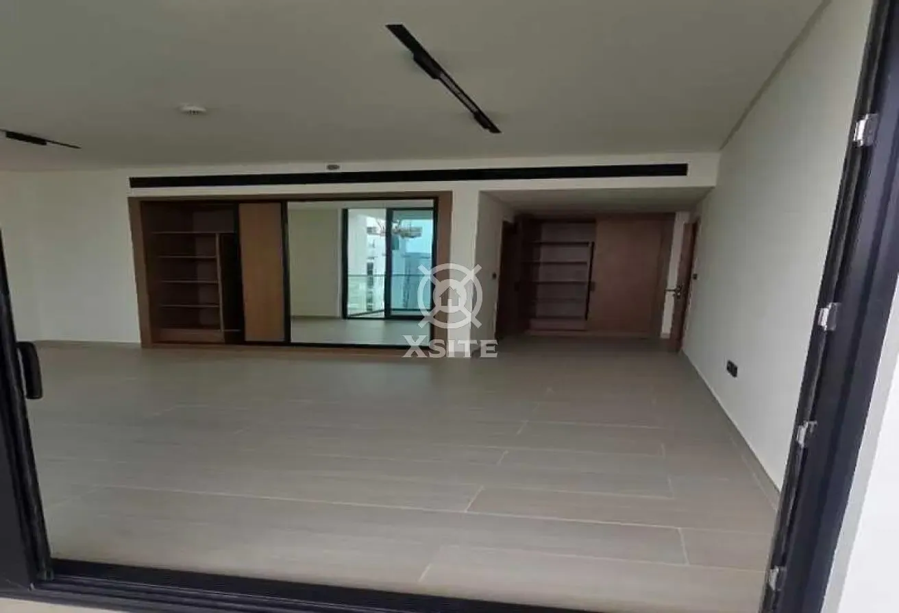 Unfurnished 1 BR | Community View | Vacant Unit