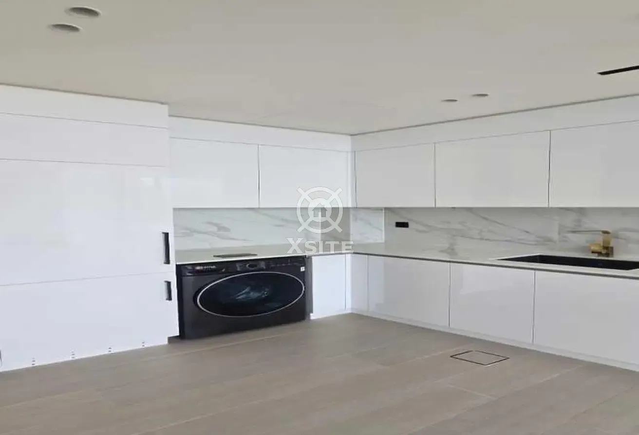 Unfurnished 1 BR | Community View | Vacant Unit