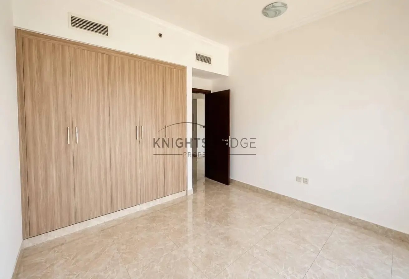 Vacant 1BR | Bright | High Floor