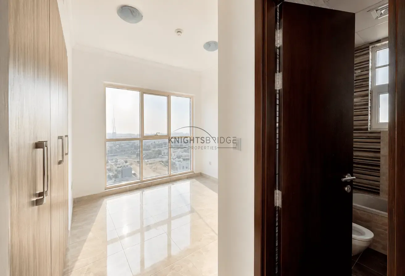 High Floor | Closed Kitchen | Ready to Move