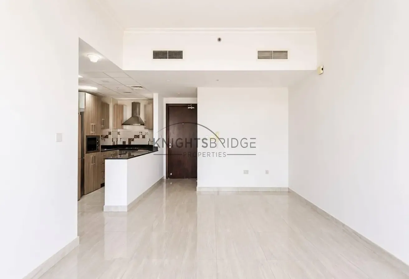 Vacant 1BR | Bright | Mid Floor