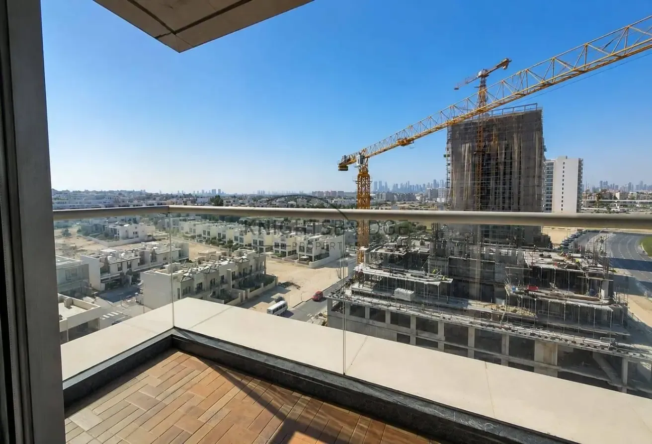 Vacant 1BR | Bright | Mid Floor
