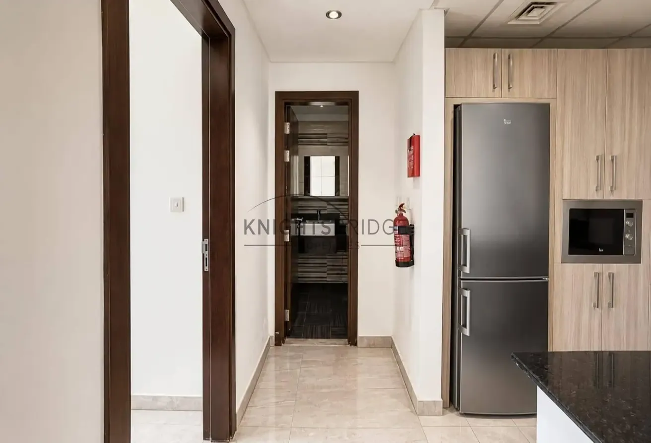 Vacant 1BR | Bright | Mid Floor