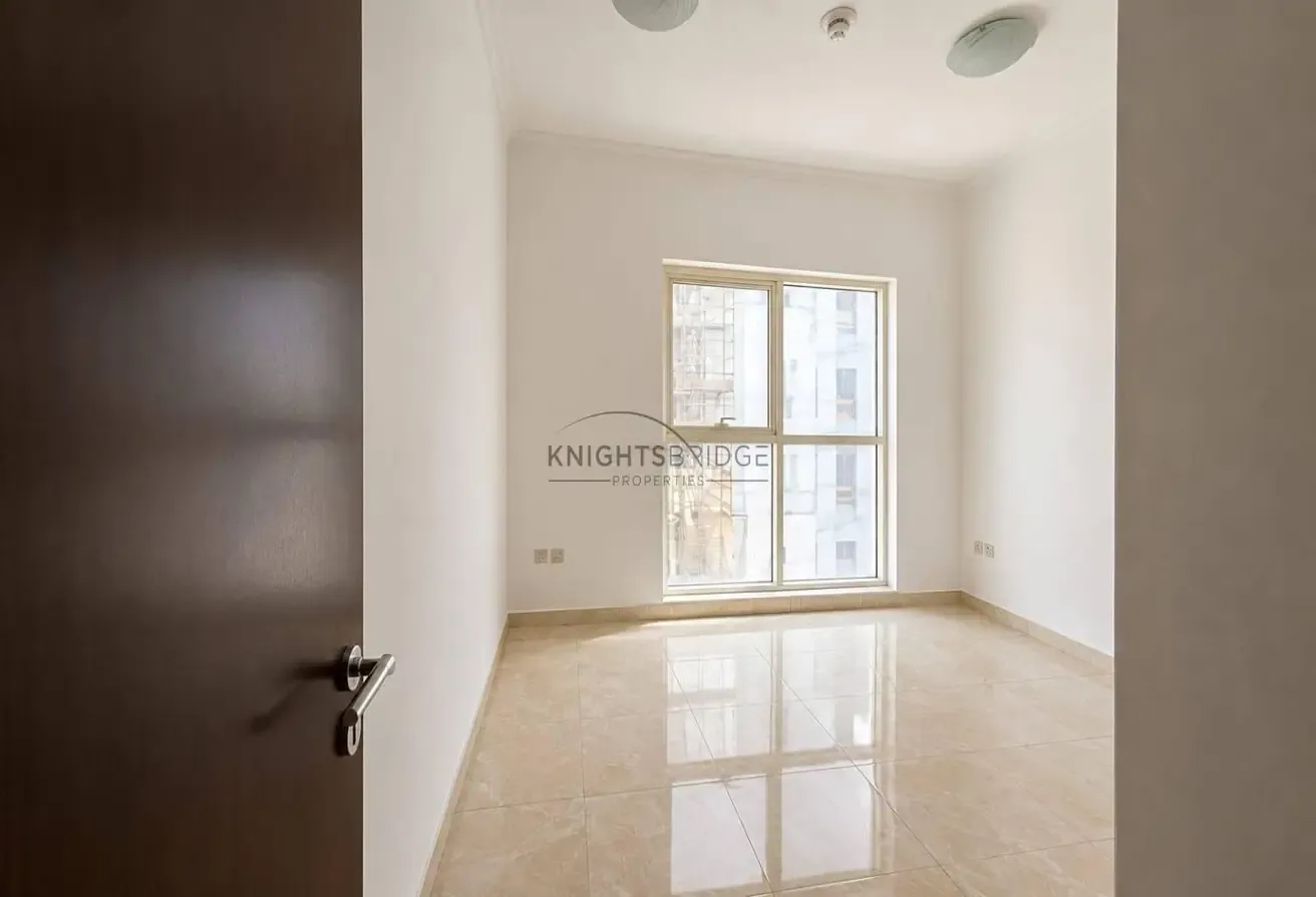 Vacant | Closed Kitchen | Ready to Move