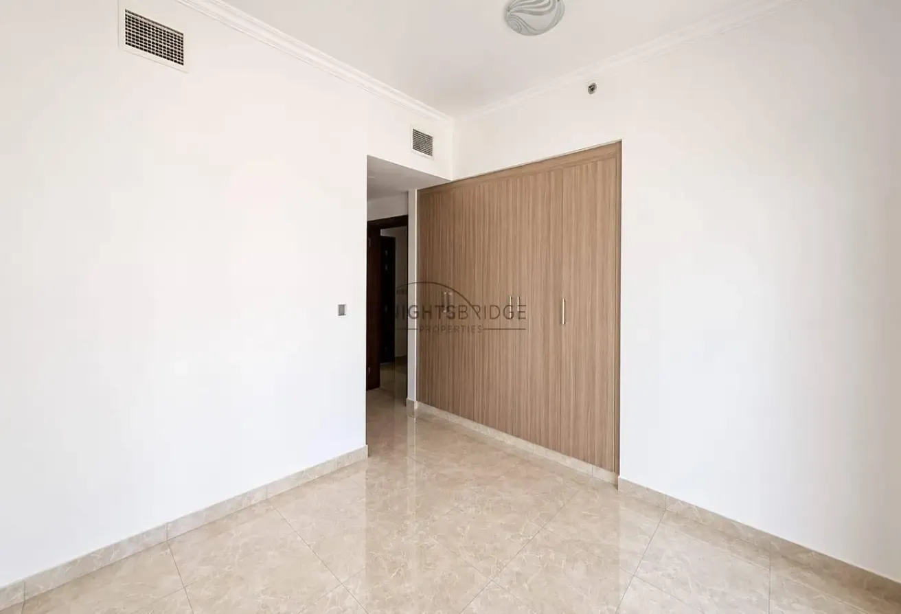 Vacant | Closed Kitchen | Ready to Move