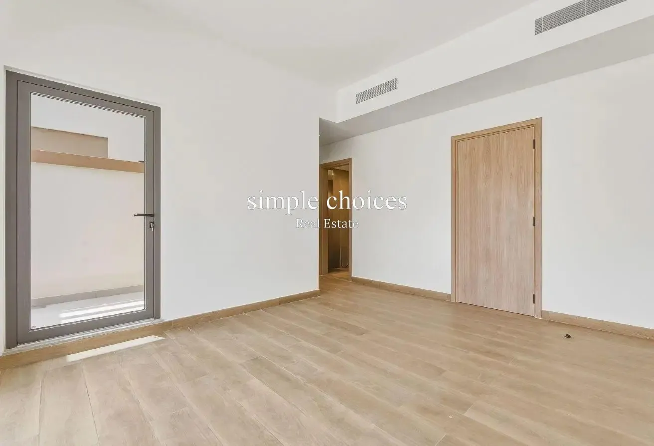 Exclusive / Ready to move/ Free Deep Cleaning