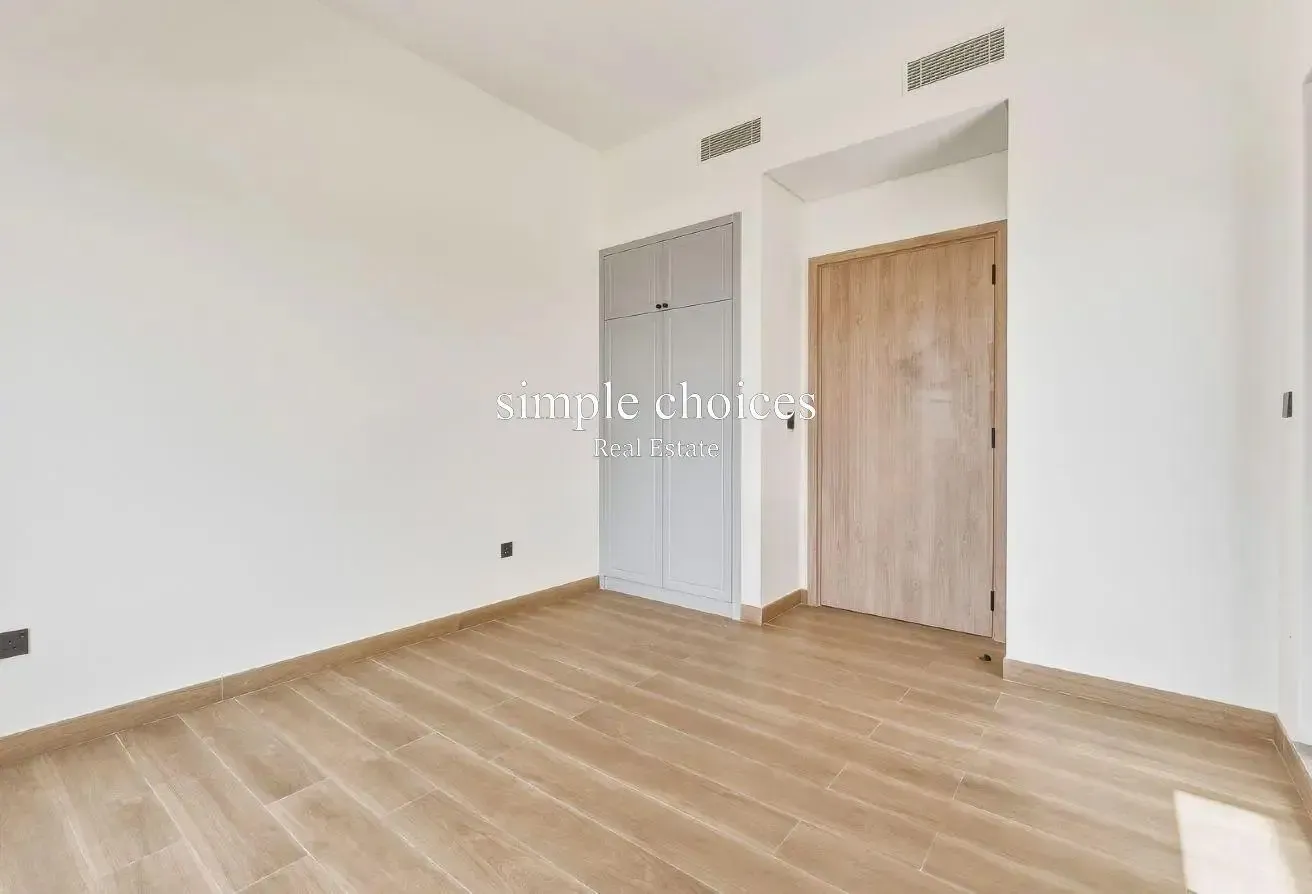 Exclusive / Ready to move/ Free Deep Cleaning