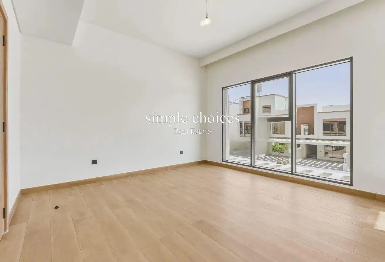 Exclusive / Ready to move/ Free Deep Cleaning