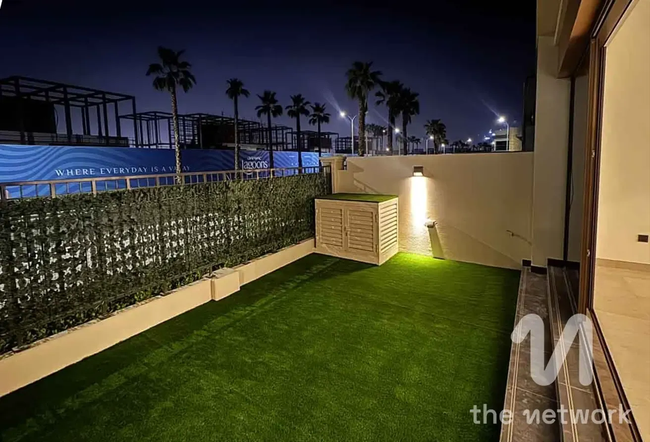 Single Row | Near Central Hub | Near Beach Lagoon