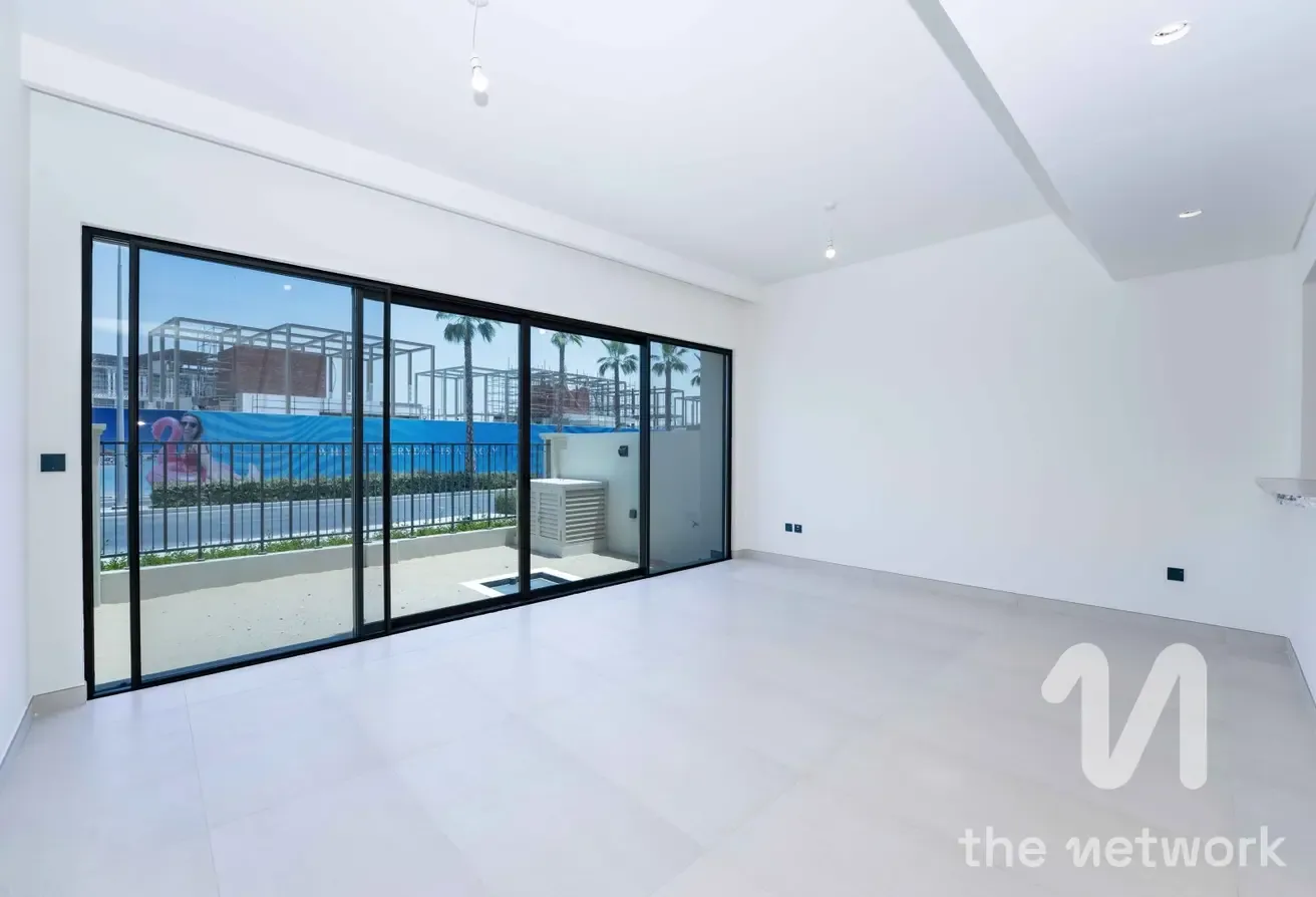 Single Row | Near Central Hub | Near Beach Lagoon