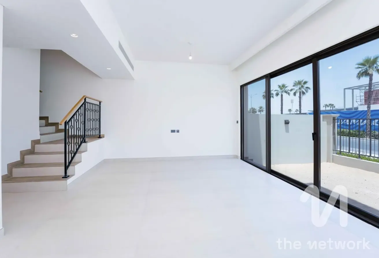 Single Row | Near Central Hub | Near Beach Lagoon