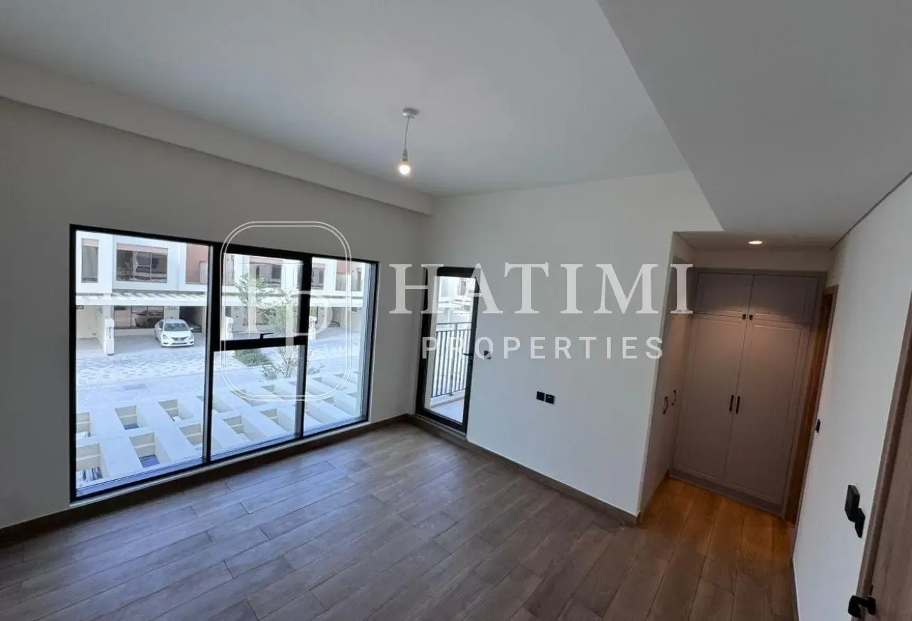 Modren 4 Bedroom | Ready to Move | Nice location