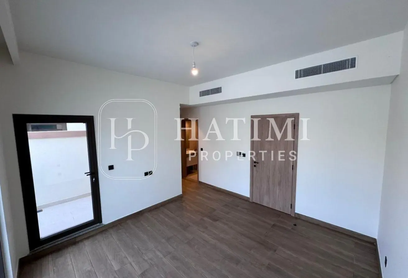 Modren 4 Bedroom | Ready to Move | Nice location