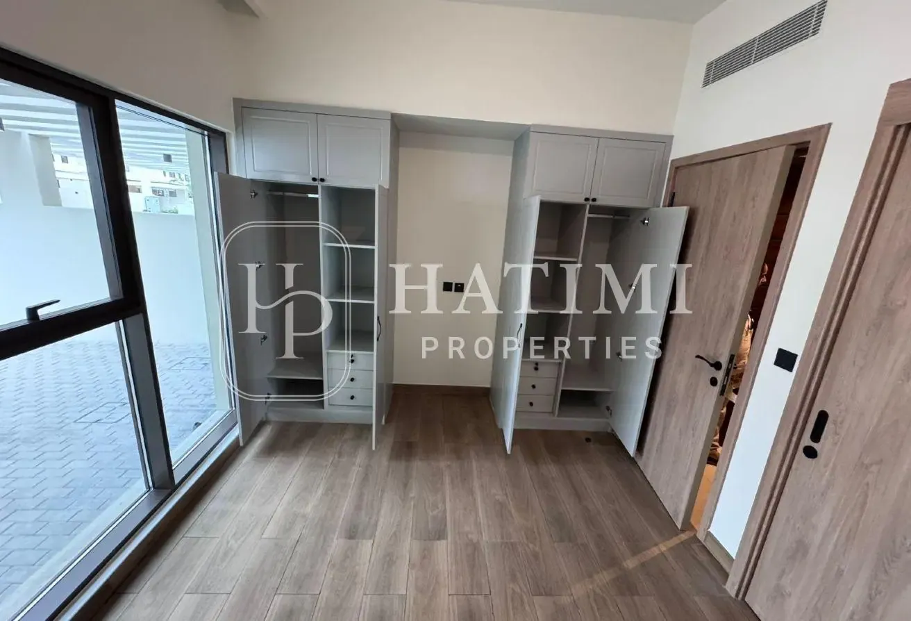 Modren 4 Bedroom | Ready to Move | Nice location