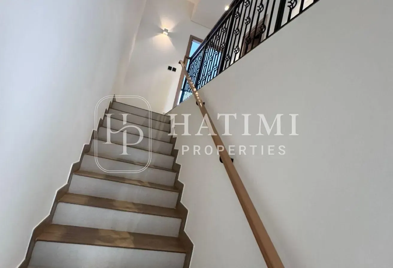 Modren 4 Bedroom | Ready to Move | Nice location