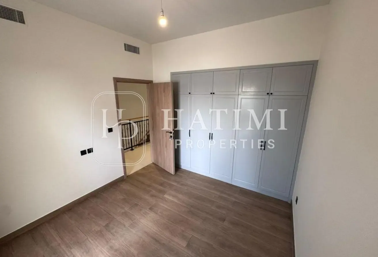 Modren 4 Bedroom | Ready to Move | Nice location