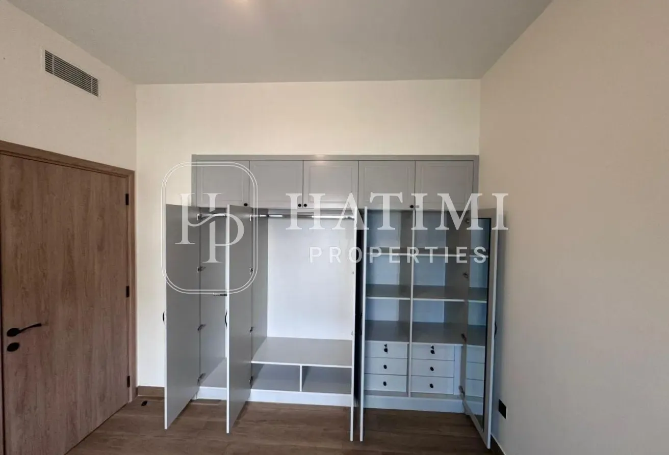 Modren 4 Bedroom | Ready to Move | Nice location