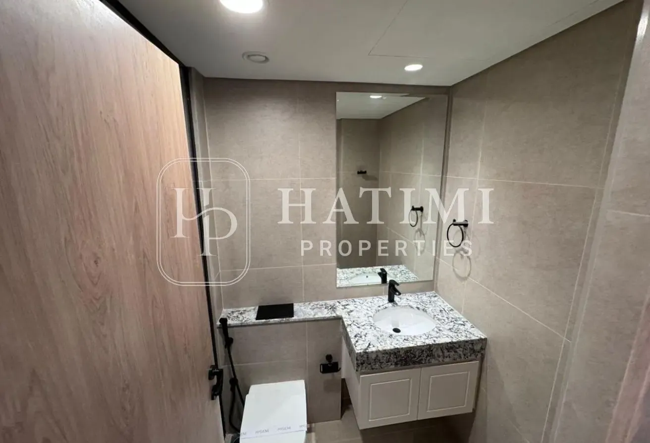 Modren 4 Bedroom | Ready to Move | Nice location