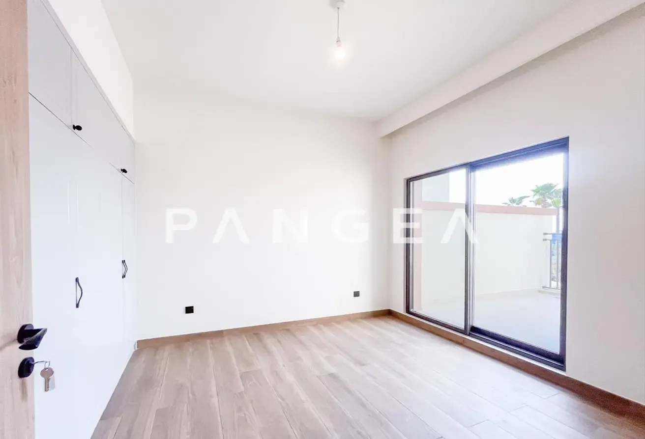 Neutral Cluster | Brand New | Ready to Move in