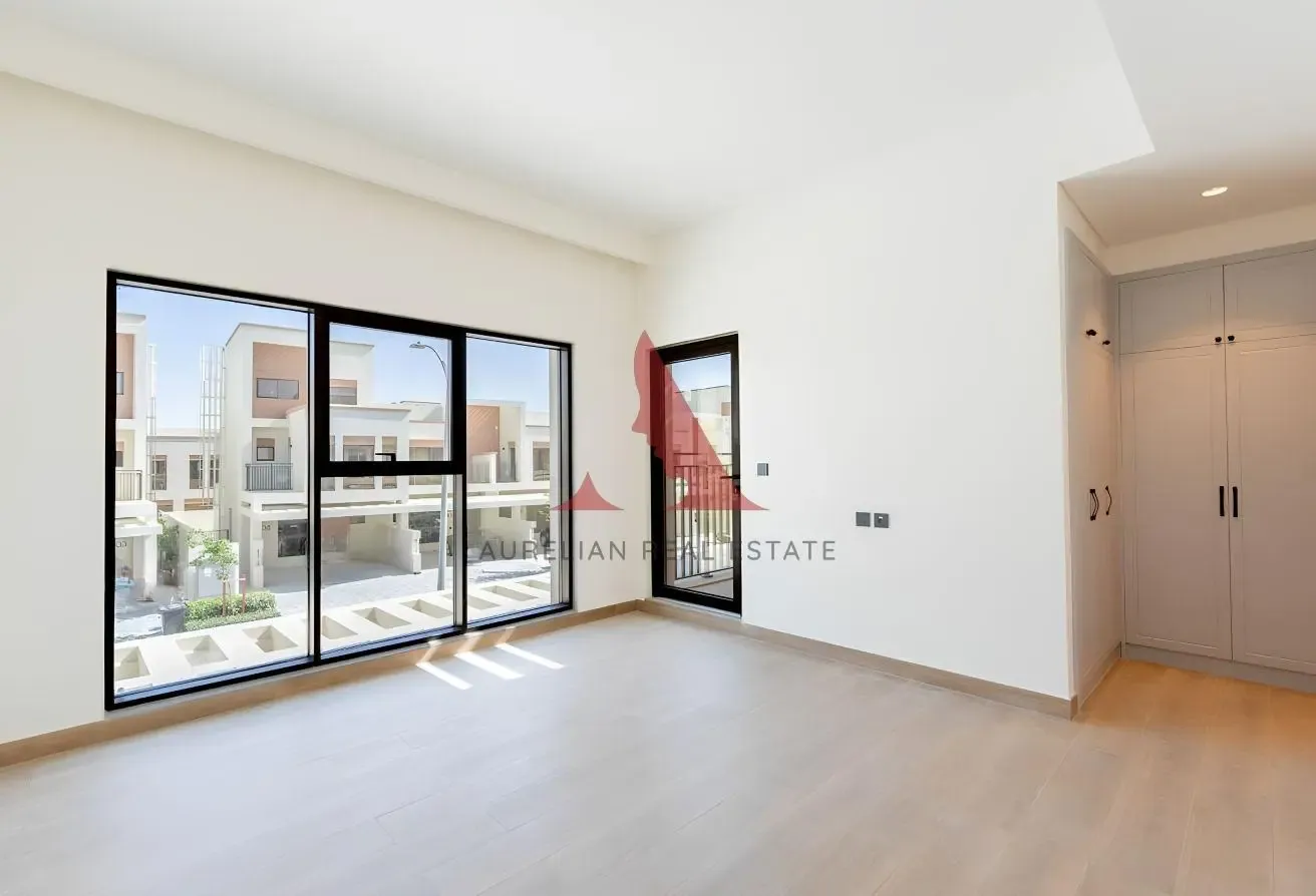 Vacant | 4BR | Multi Cheques | Costa Brava