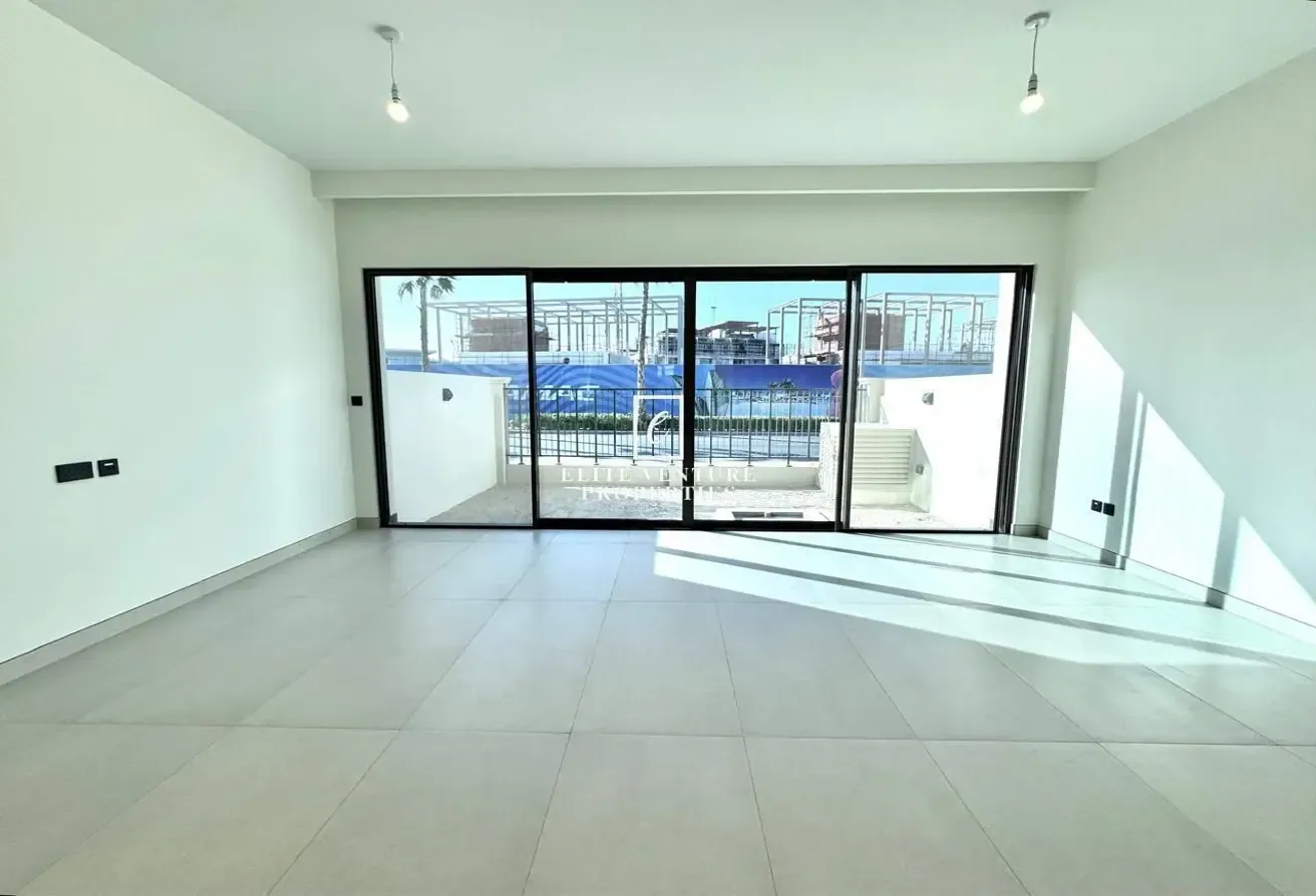 SINGLE ROW | BRAND NEW | OVERLOOKING AMENITIES