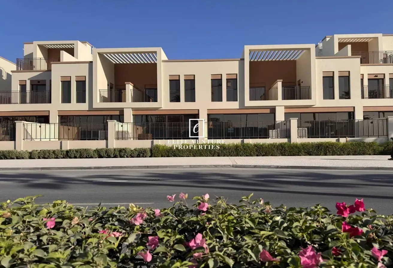 SINGLE ROW | BRAND NEW | AMENITIES VIEW