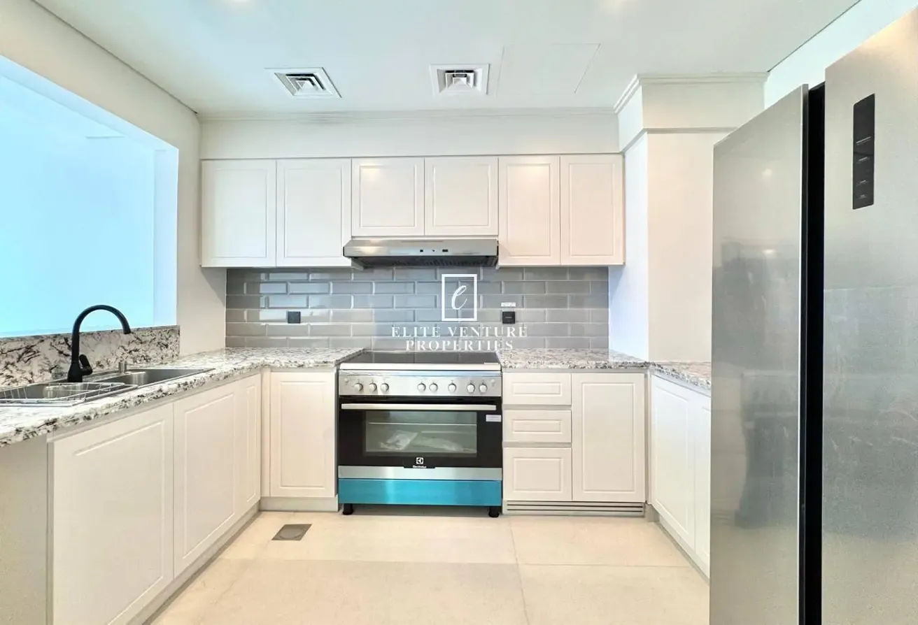 SINGLE ROW | BRAND NEW | AMENITIES VIEW