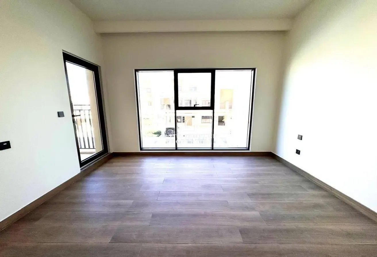 SINGLE ROW | BRAND NEW | AMENITIES VIEW