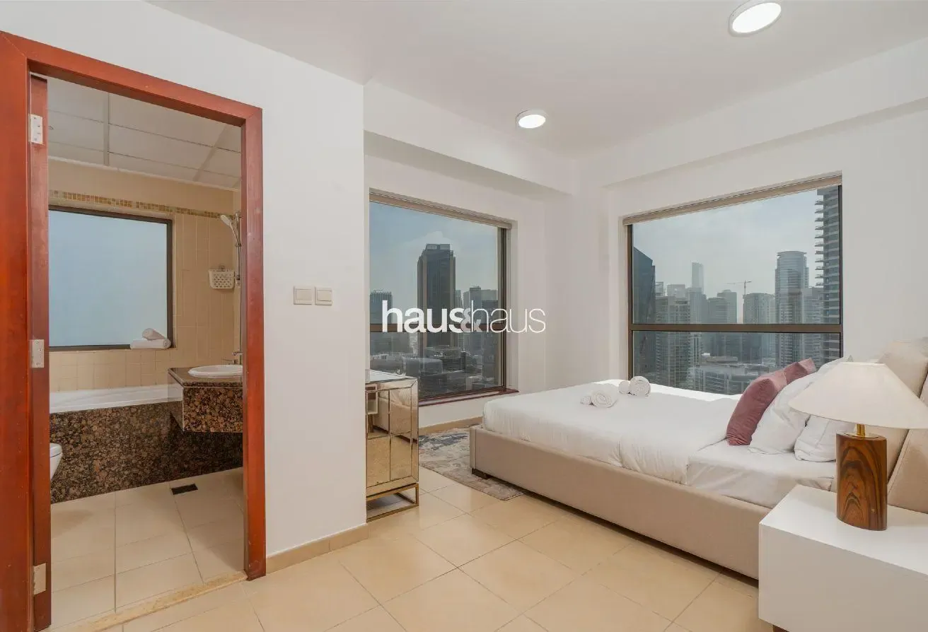 Spacious | Few Steps from Beach and Marina Walk