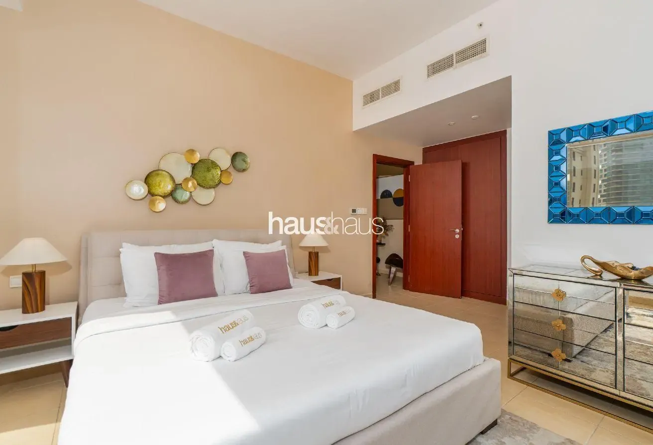 Spacious | Few Steps from Beach and Marina Walk