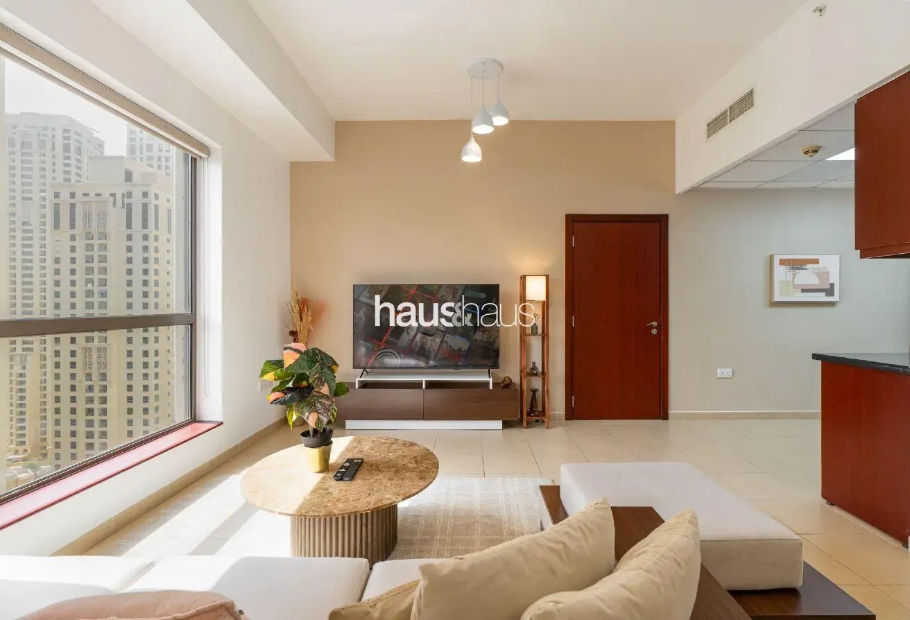 Spacious | Few Steps from Beach and Marina Walk
