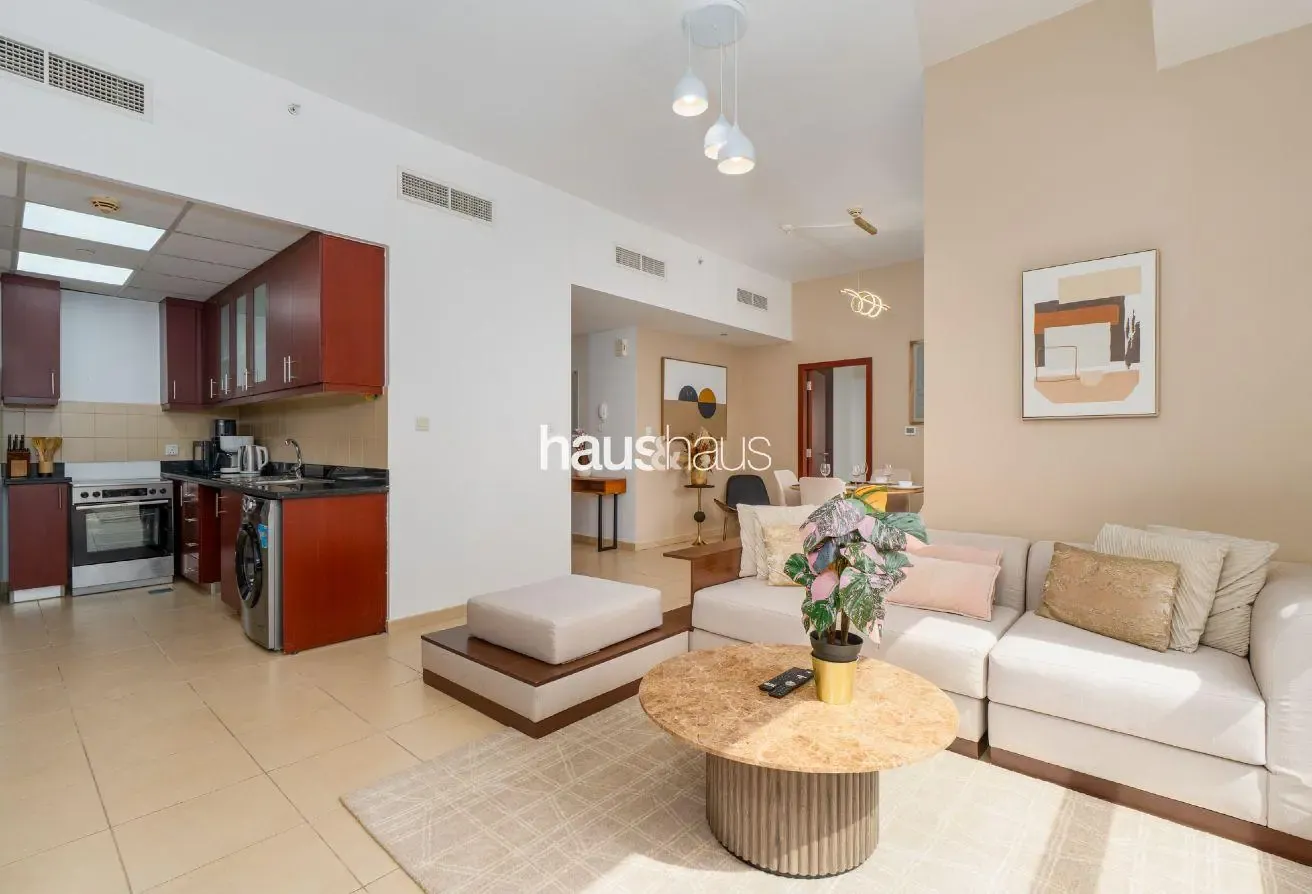 Spacious | Few Steps from Beach and Marina Walk