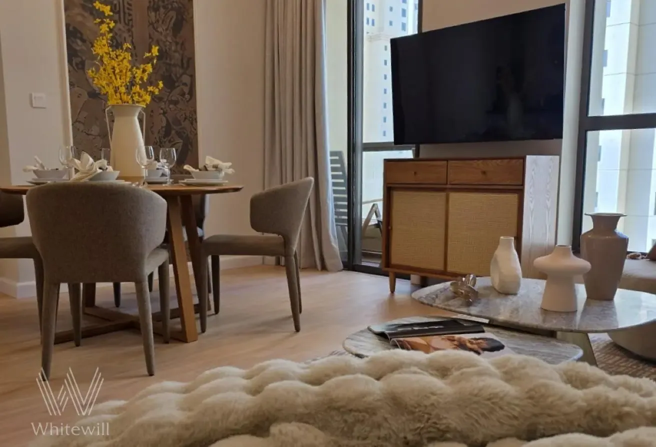 Sea View | Upgraded Interior | Vacant Now