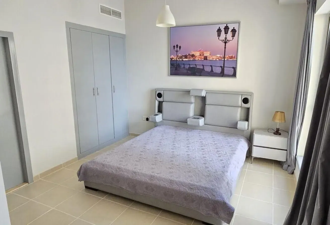 12 CHEQUES + SEA VIEW ALL WINDOWS