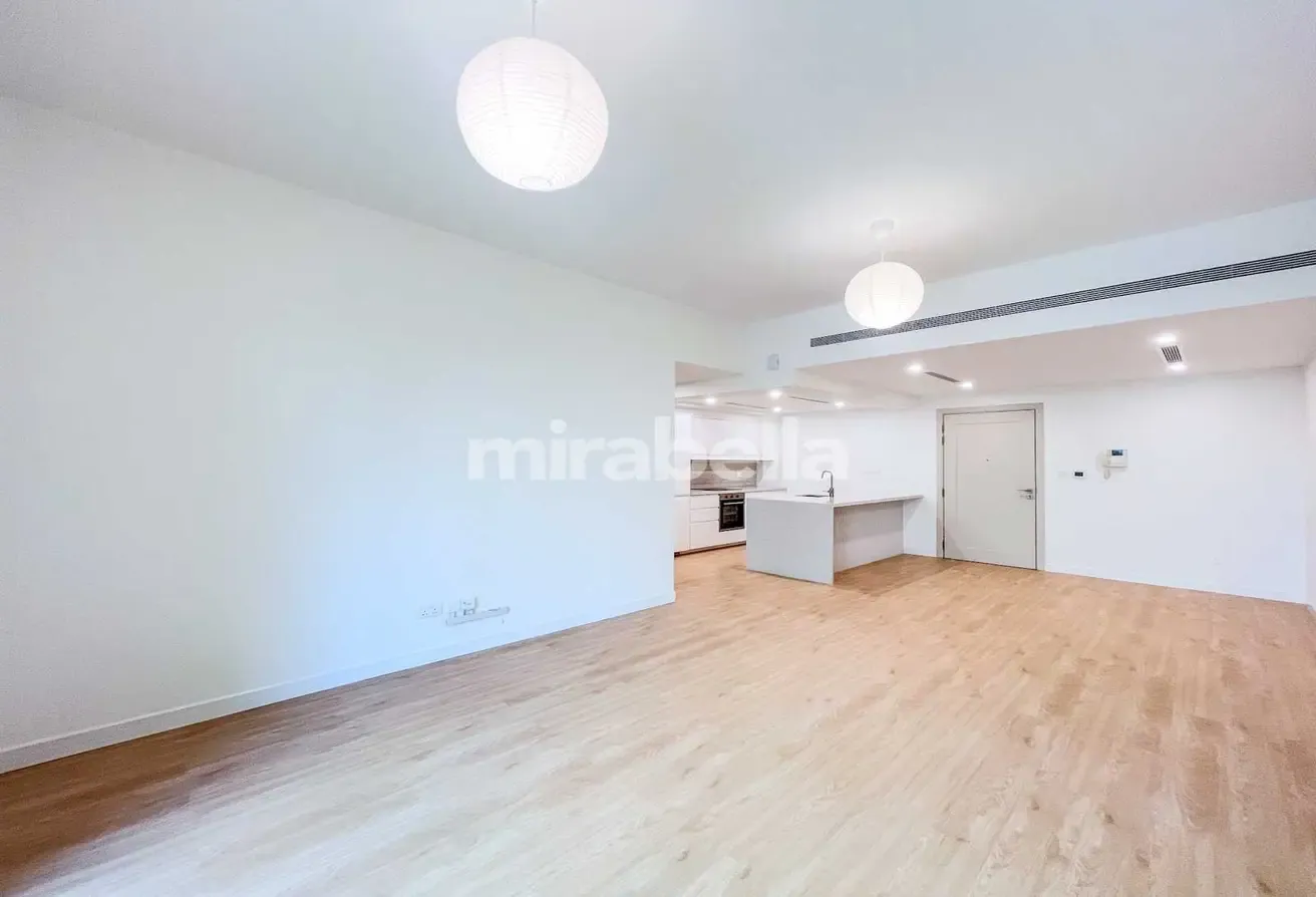 Fully Upgraded | Garden | Vacant