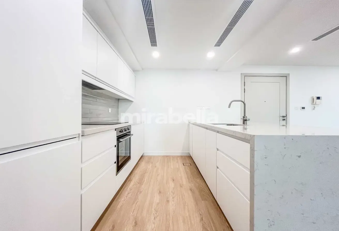 Fully Upgraded | Garden | Vacant