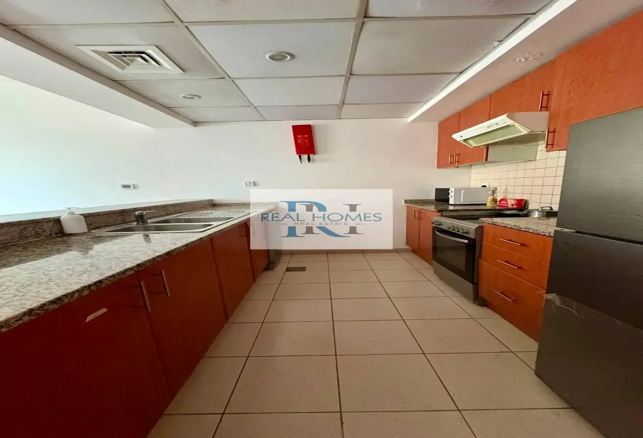 MID FLOOR | ELEGANT | VACANT | GREENS