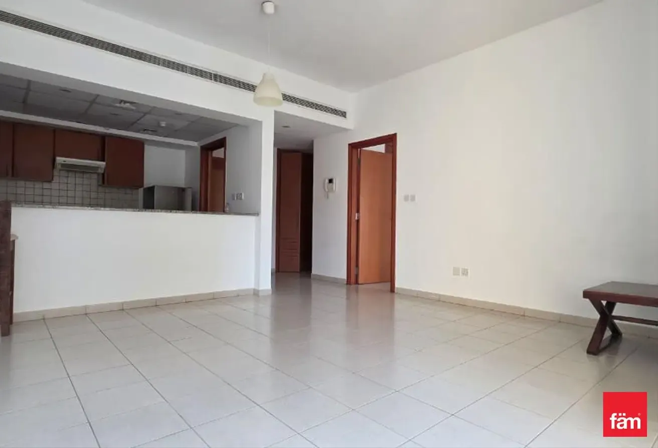 Unfurnished I Vacant and Ready I Near the Lake