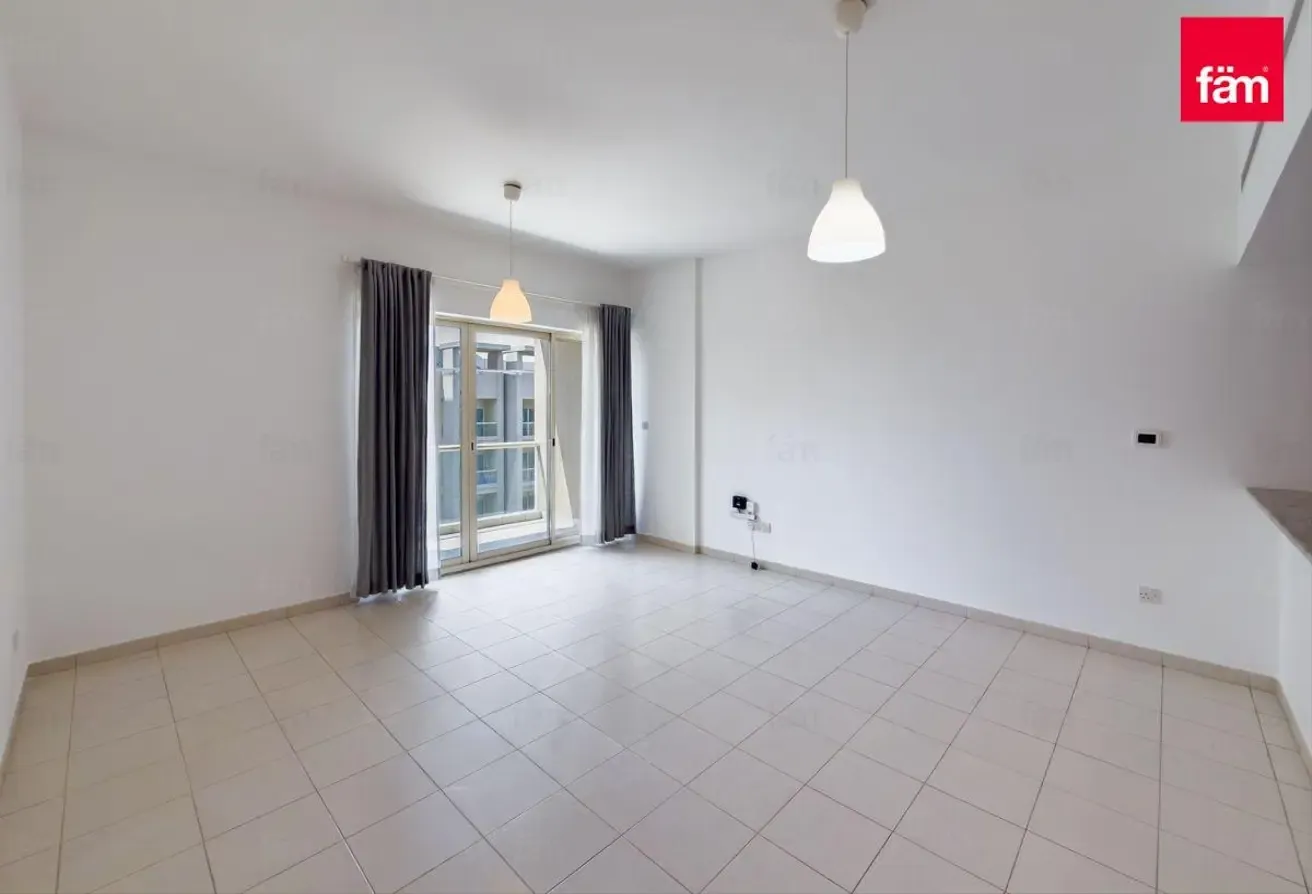 Unfurnished I Vacant and Ready I Near the Lake
