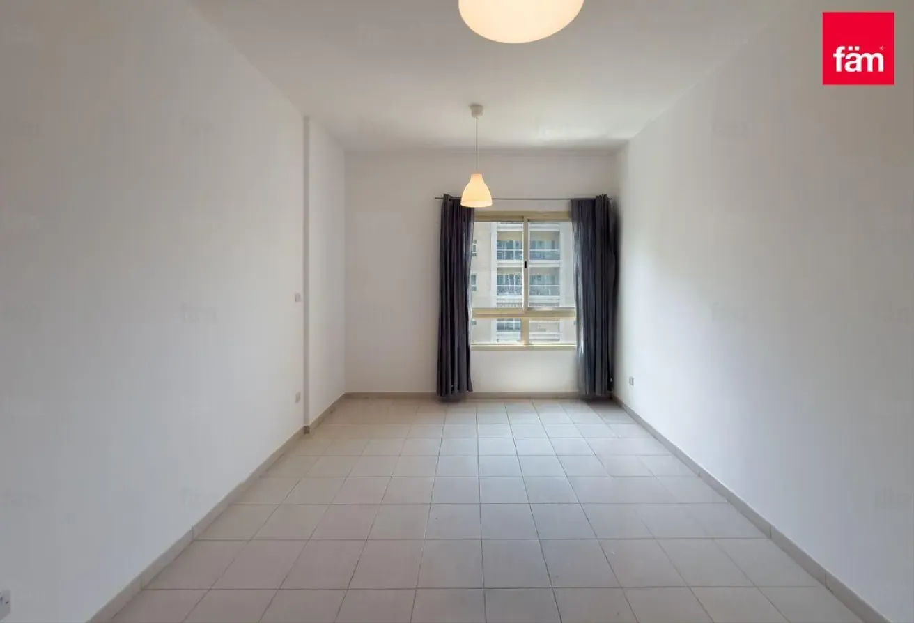 Unfurnished I Vacant and Ready I Near the Lake