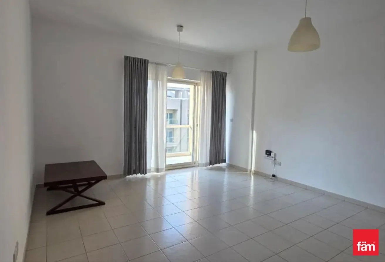 Unfurnished I Vacant and Ready I Near the Lake