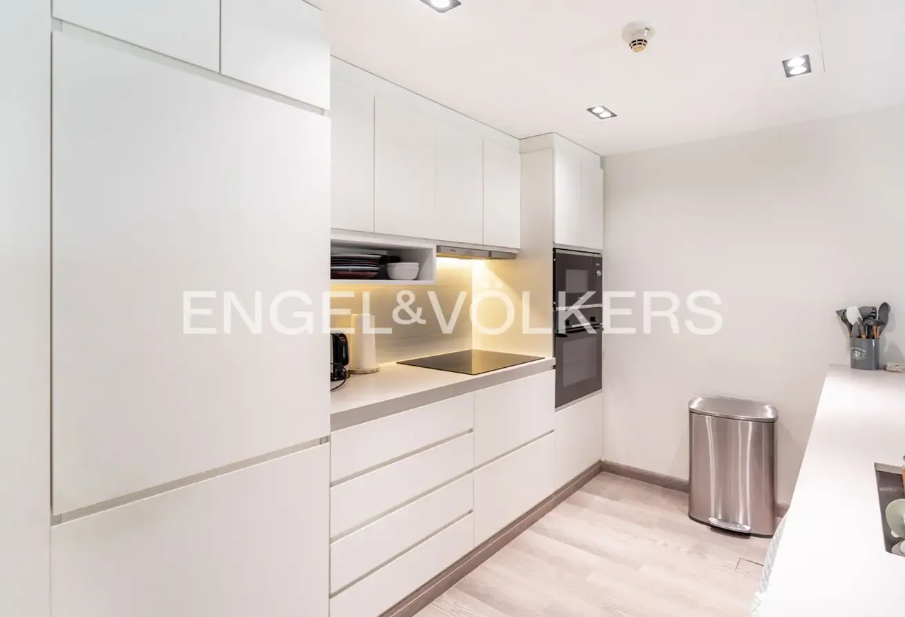 Large Layout l Vacant l Fully Upgraded