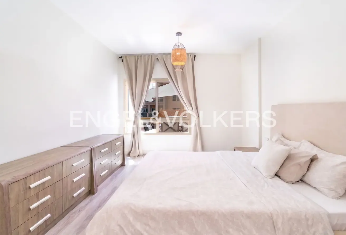 Large Layout l Vacant l Fully Upgraded