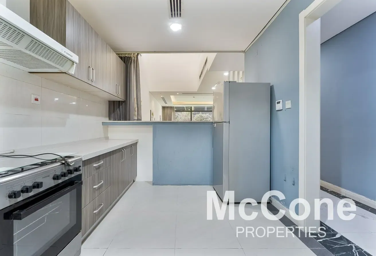Luxury 4BR + Maid | With Lift | Vacant
