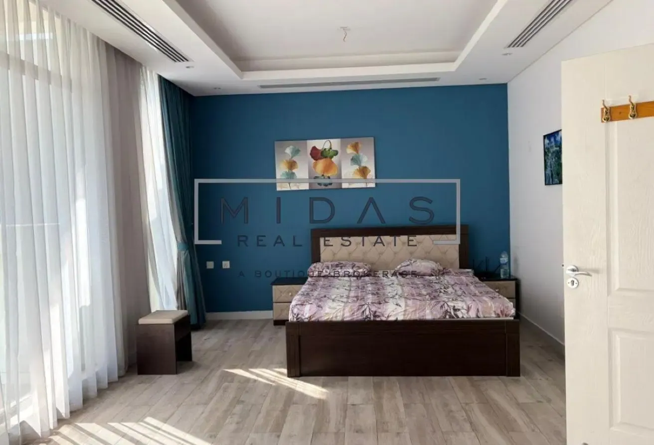 Ready to Move in | Prime Location | with Maids
