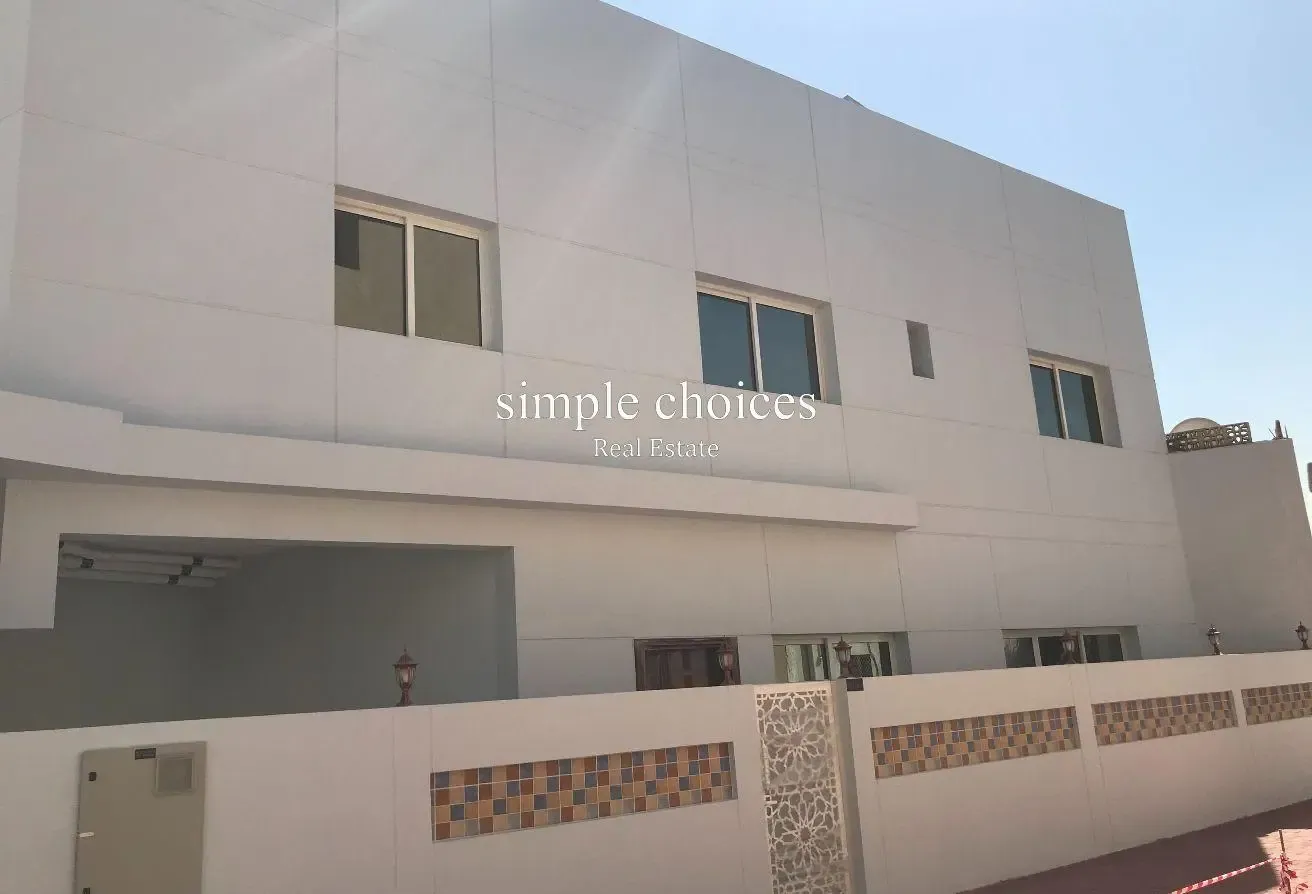 3 Bed Villa / Prime location/ 1 Covered Parking