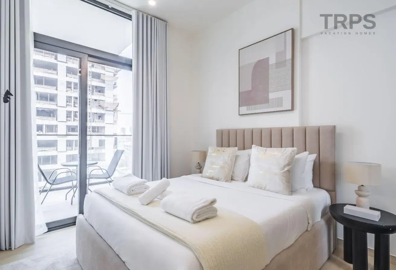 Designer 1BR | Fully Furnished | Great Amenities