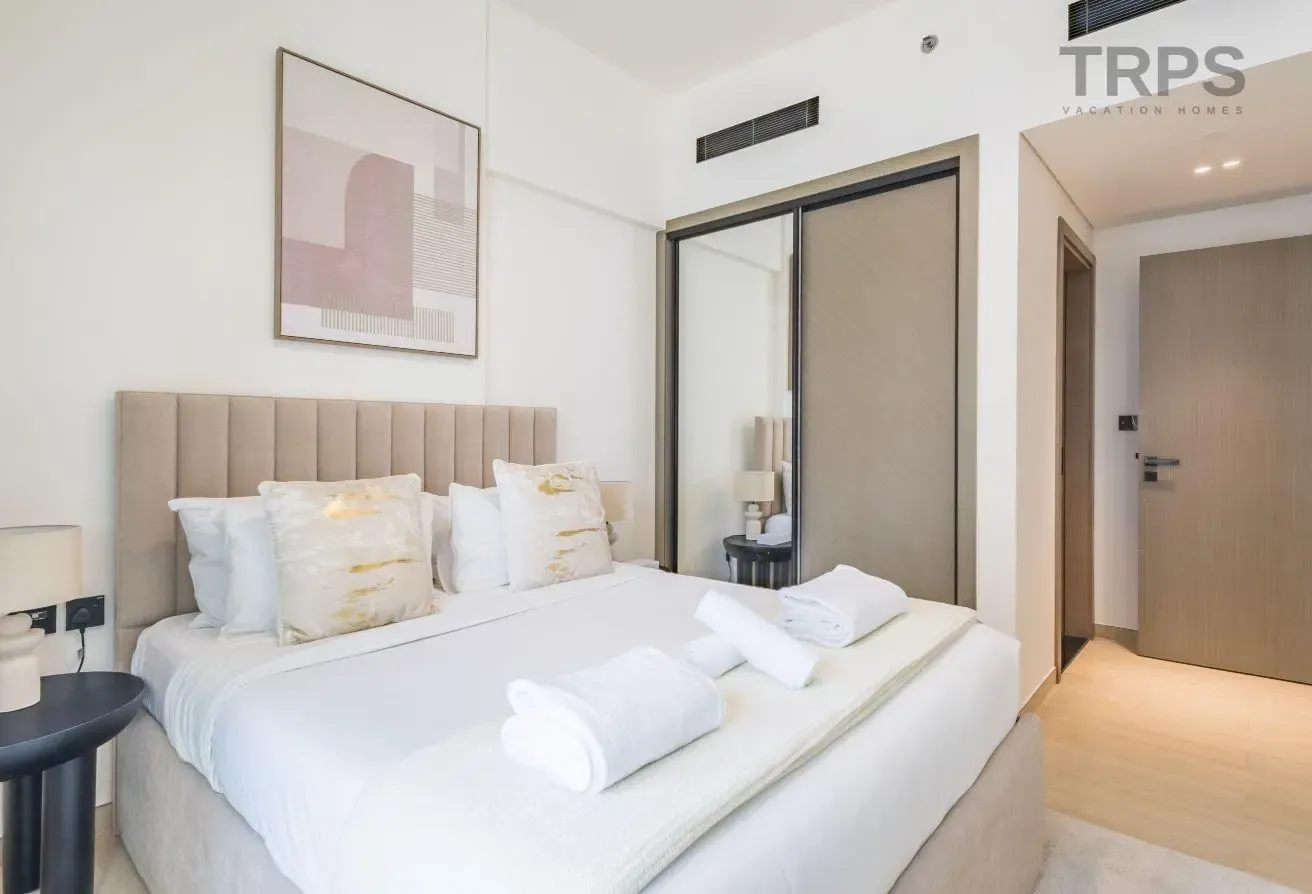 Designer 1BR | Fully Furnished | Great Amenities