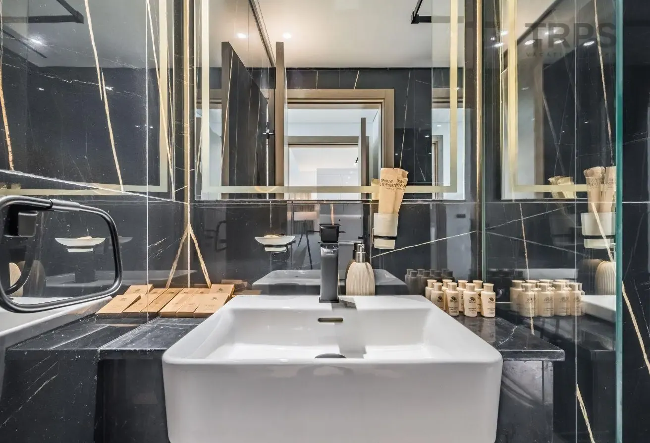 Designer 1BR | Fully Furnished | Great Amenities