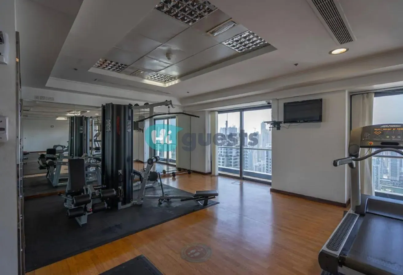 Charming Studio Near Metro | Lake Views | Work Set